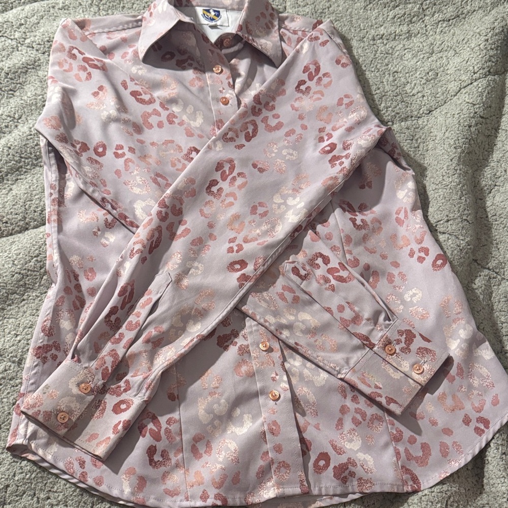 Royal highness equestrian size medium Pink Leopard Print Button-Up Shirt